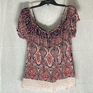 Like new!!! Maurice’s, off the shoulder sleeves, size L